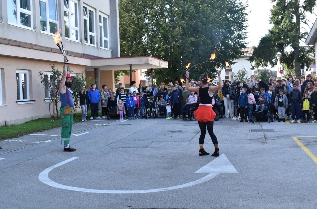 TEDNA OTROKA – Ogledali cirkuško-akrobatske predstave